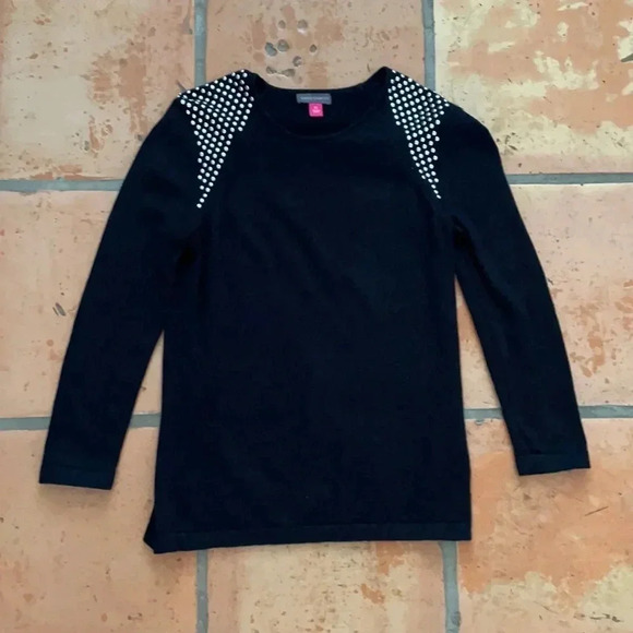 VINCE CAMUTO 🌺 Size XS Black Studded Shoulder 3/4 Sleeve Sweater - Picture 1 of 8